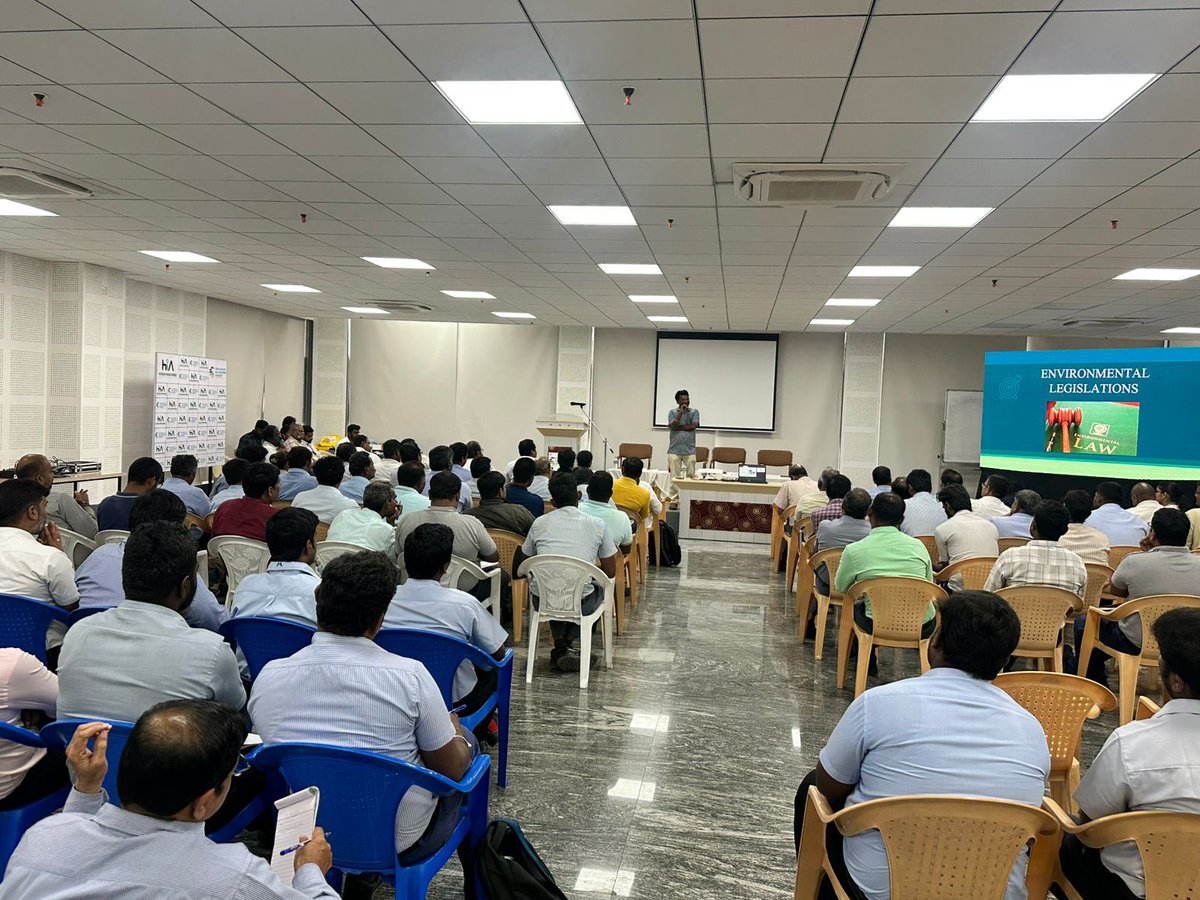 KrishnagiriDCCM's tweet photo. Training program conducted (20.12.2024) by the #Krishnagiri District Climate Change Mission Unit for industries & industrial associations! 🌍 Sessions covered #GreenHR, environmental legislation, and #EPR implementation. @DisCollrkgiri @tnclimatechange @moefcc @TNDIPRNEWS https://t.co/XAxhUrLJrb