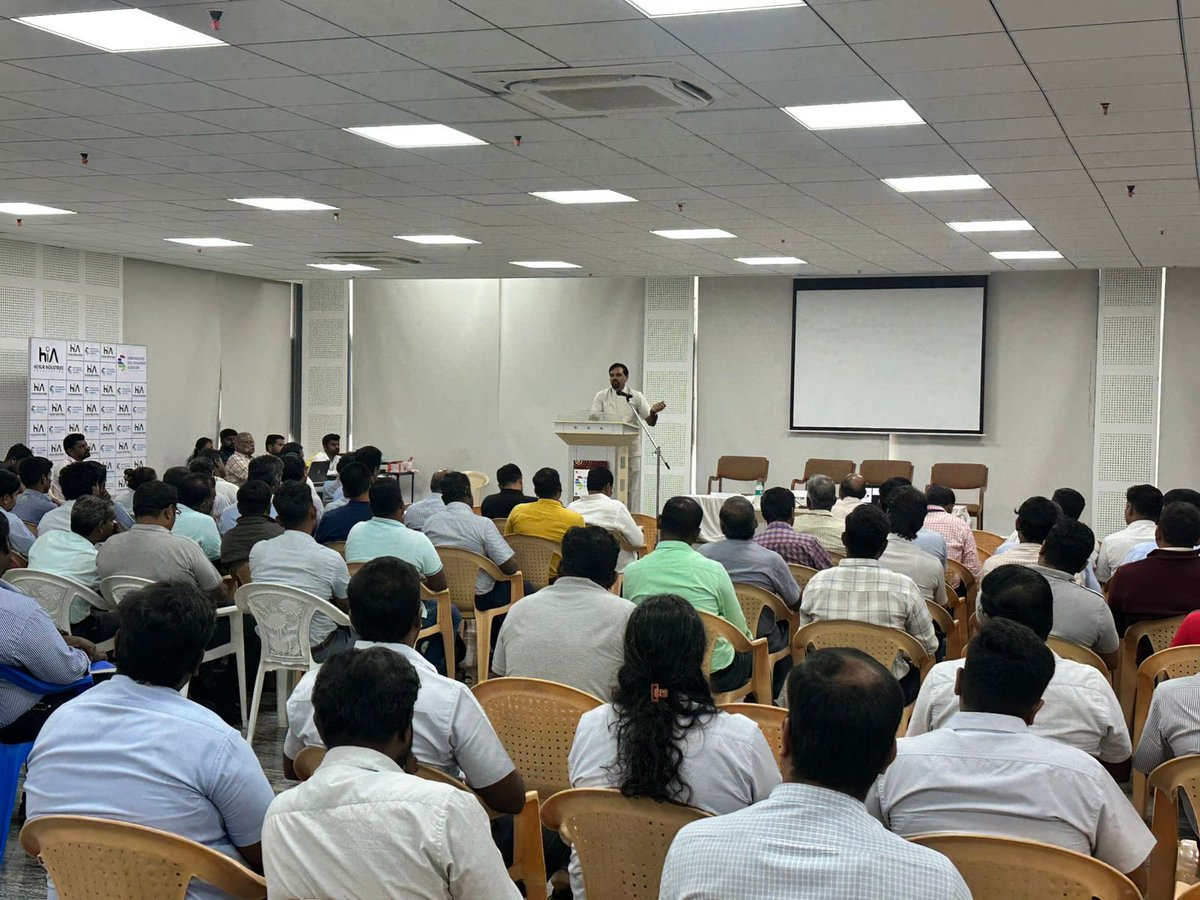 KrishnagiriDCCM's tweet photo. Training program conducted (20.12.2024) by the #Krishnagiri District Climate Change Mission Unit for industries & industrial associations! 🌍 Sessions covered #GreenHR, environmental legislation, and #EPR implementation. @DisCollrkgiri @tnclimatechange @moefcc @TNDIPRNEWS https://t.co/XAxhUrLJrb