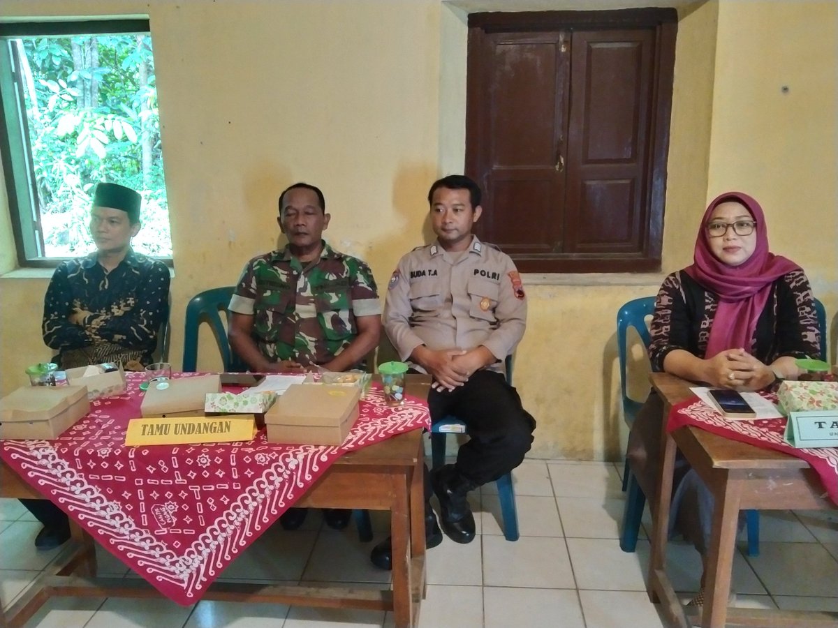 TriadBuda's tweet photo. Kegiatan Musyawarah Kecamatan (Muscam) dan Pelantikan Pengurus Persatuan Wredatama Republik Indonesia (PWRI) Kec. Kemalang Periode 2024 - 2029 di Ruang/Gedung Ex. SDN 1 Kemalang Kec. Kemalang Kab. Klaten https://t.co/xpr7kWcxC1