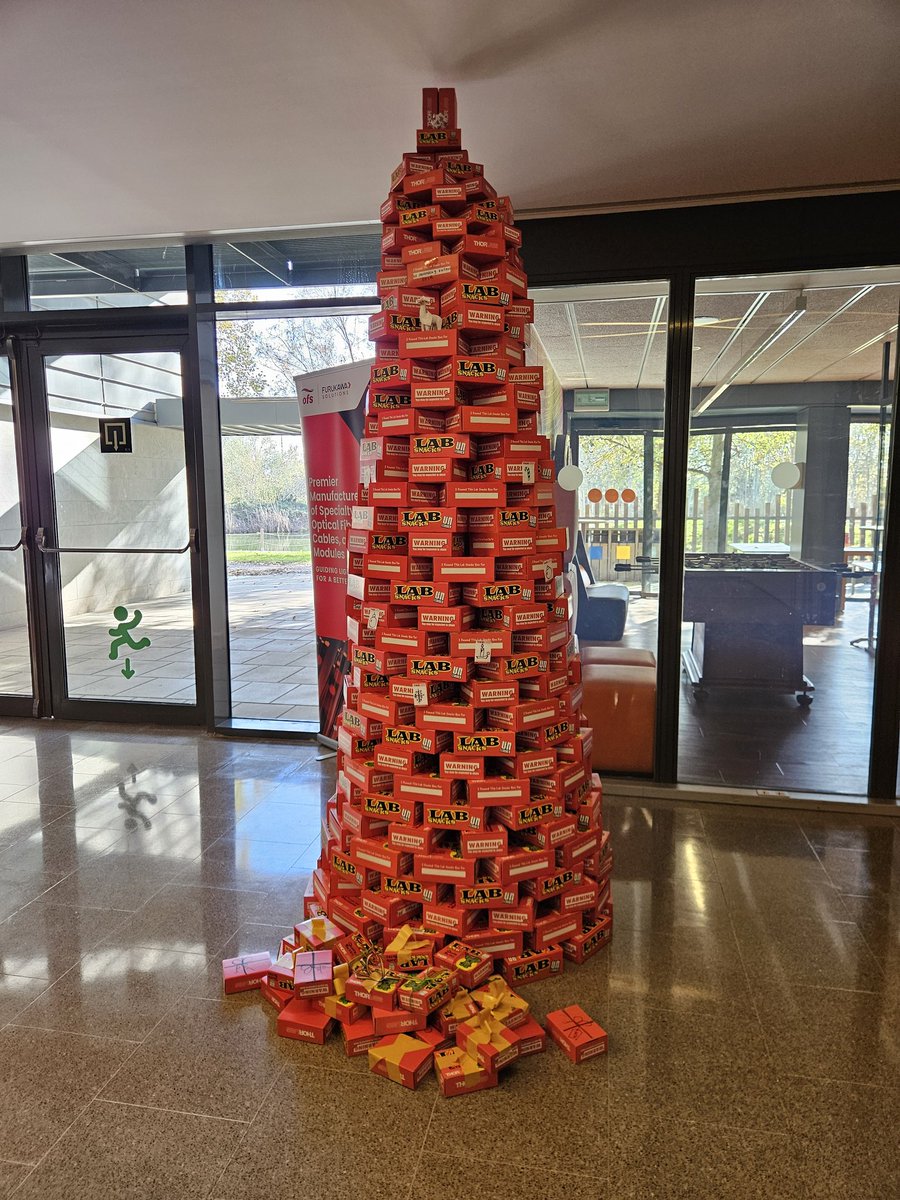 Thanks <a href="/Thorlabs/">Thorlabs</a> for this fabulous Christmas tree 🎄 🎁 🎁