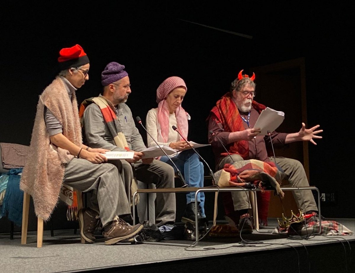 simolab_'s tweet image. Still another (14th) edition of the &quot;little shepherds&quot; of the @ICMCSIC, a humourous and rhymed chronicle of the year. Jokes, criticism, memories of the ones who have left, wishes and songs to laugh and celebrate. 
Performed by Eva, 
@pepgppepgp, Eli, and Rafel @simolab_