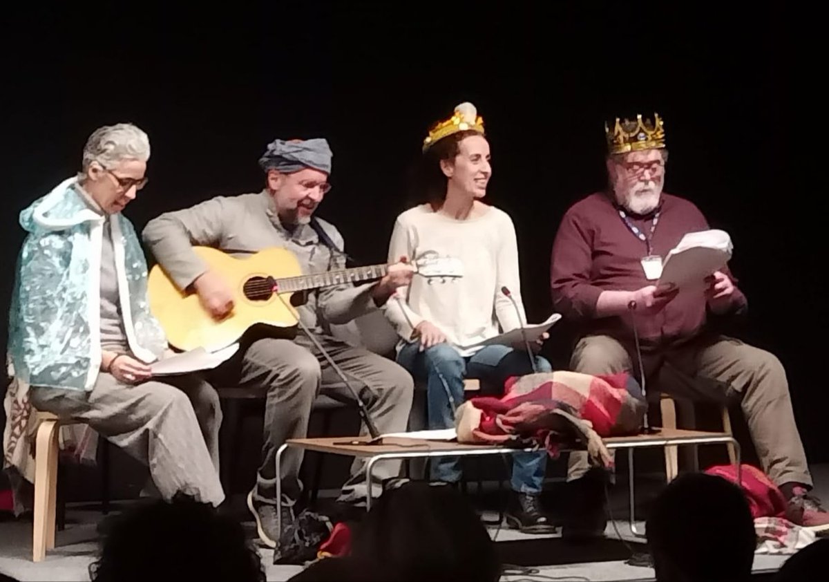Still another (14th) edition of the "little shepherds" of the <a href="/ICMCSIC/">ICM-CSIC</a>, a humourous and rhymed chronicle of the year. Jokes, criticism, memories of the ones who have left, wishes and songs to laugh and celebrate. 
Performed by Eva, 
<a href="/pepgppepgp/">PepGasol</a>, Eli, and Rafel <a href="/simolab_/">simolab</a>