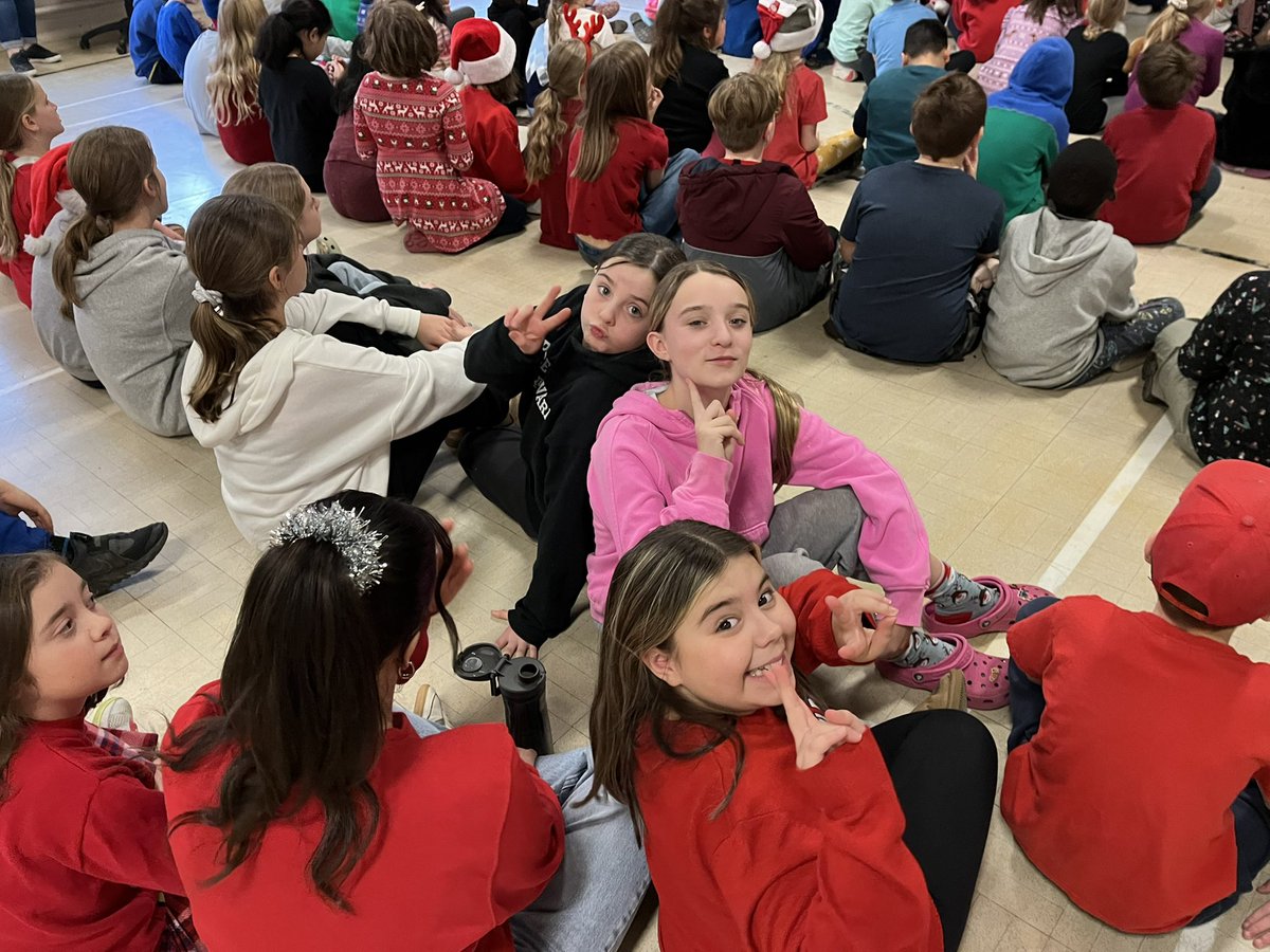 Thank you Ms. Antle for the sing along on the last day of school before the holiday break. So many excited kiddos!! And teachers 🥰 <a href="/stmaryselem/">St Mary's Elementary</a> <a href="/MrCantwellNLESD/">Leon Cantwell</a> <a href="/shainavs/">Shaina</a> <a href="/MrFloodPE/">Aaron Flood</a> <a href="/NLSchoolsCA/">NLSchools</a>