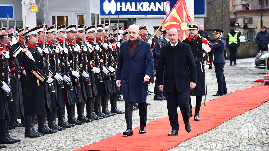 Претседателот на Турскиот Парламент Куртулмуш пречекан од неговиот колега Гаши v.aa.com.tr/3430874