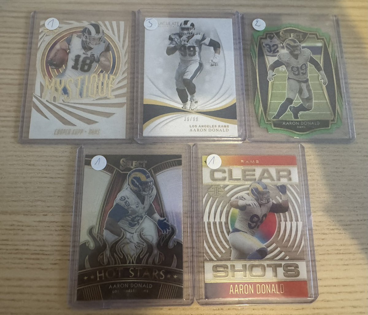 jeanbagate's tweet image. Nouvelle vente mais de la NFL 
Du chiefs, du rams, du joueurs sympa (ou pas).
Prix sur les stickers et hors frais de port 
#nbacardsaddict