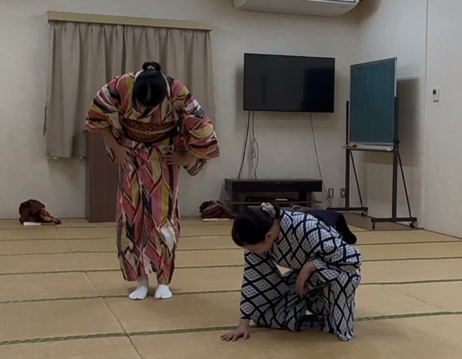 SakuraEofficial's tweet photo. 満身創痍の稽古場🪭(笑)

最高に楽しいよね👍 https://t.co/mkZyX9GnTE