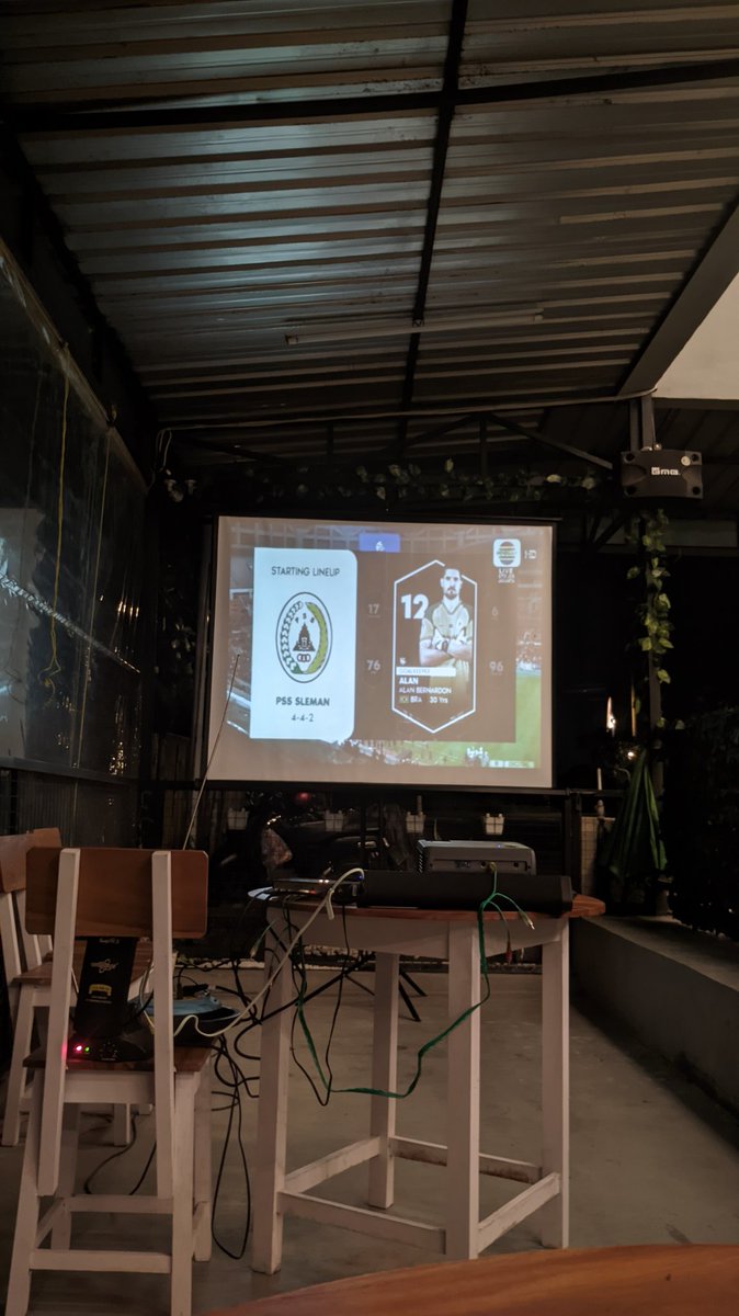 pawiroy76's tweet photo. yang mau nobar pss sleman sudah di sediakan lokasi di Djingga koffe &amp; Eatery jln. godean km 9 selatan angkringan sentir https://t.co/rOptKQ8tIp