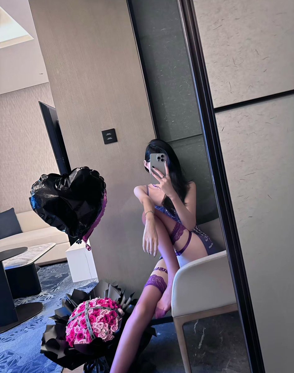 昨晚喝多了……逼肿了。