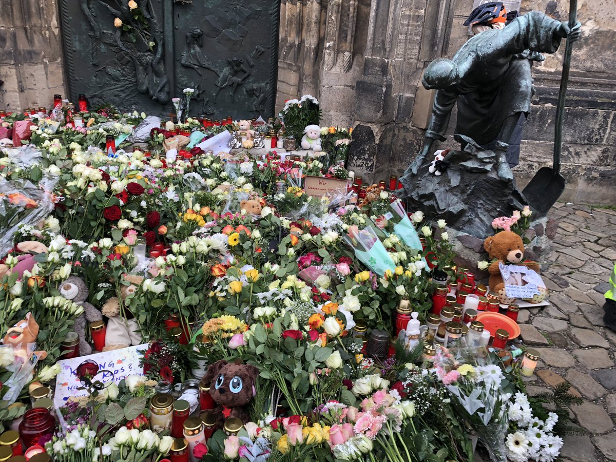 Ein Blumenmeer an der Johanniskirche in #Magdeburg.