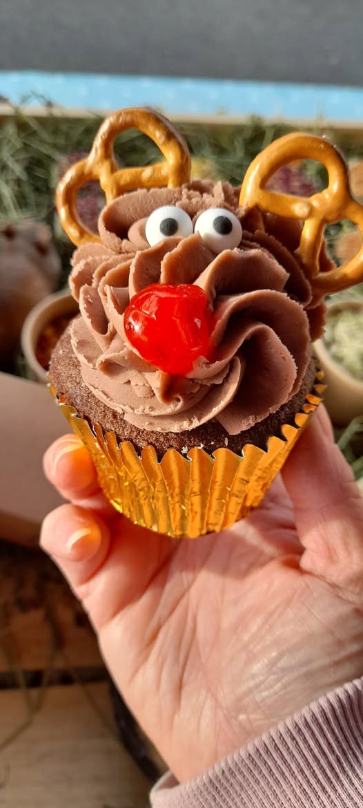 📷📷Thank you lorraine and kids for my cake!  📷📷 My customers sure do look after me ! 📷📷
Todays market : Trentham Makers Market
Time : 10 til 4