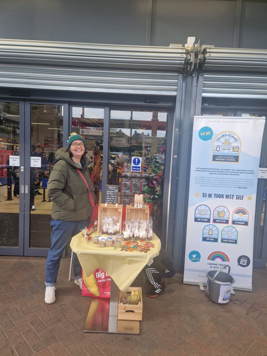 KimberleyLockw5's tweet photo. @ThurgolandPS We are at Tescos today! Come on down for your Reindeer food and hot chocolate treats for Xmas eve 🎅🎄🎅🎄 https://t.co/rNk3wYpxPc