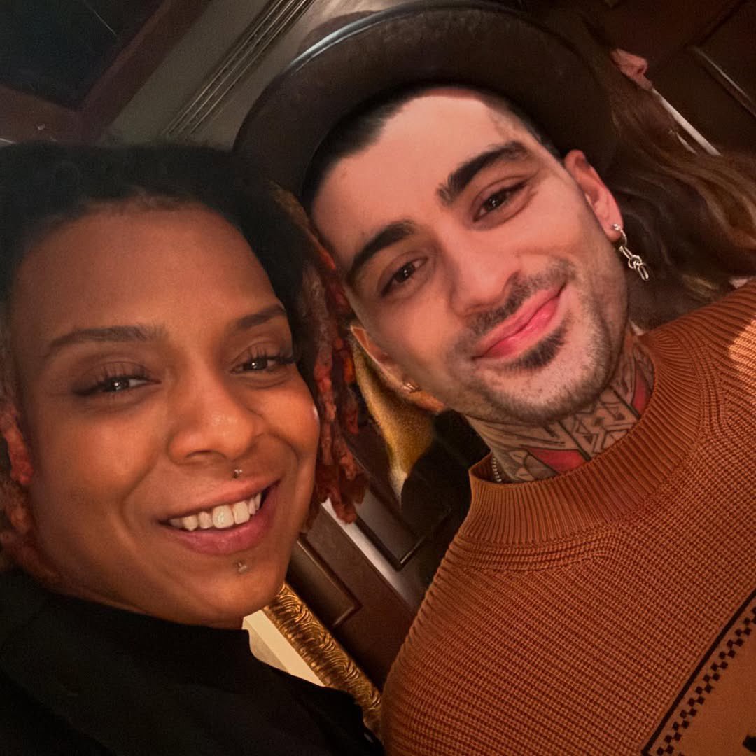 ThiinkOfYouZayn's tweet photo. Este ano aprendi algumas lições difíceis, vi algumas paisagens incríveis e conheci algumas das pessoas mais incríveis. Cada encontro me lembra quem eu sou e por que fui colocado nesta terra. Obrigado Zayn por tudo 🙏🏽💤 #flownotforce ” - Drin (tecladista do Zayn) via Instagram. https://t.co/OVtZa0oKPO