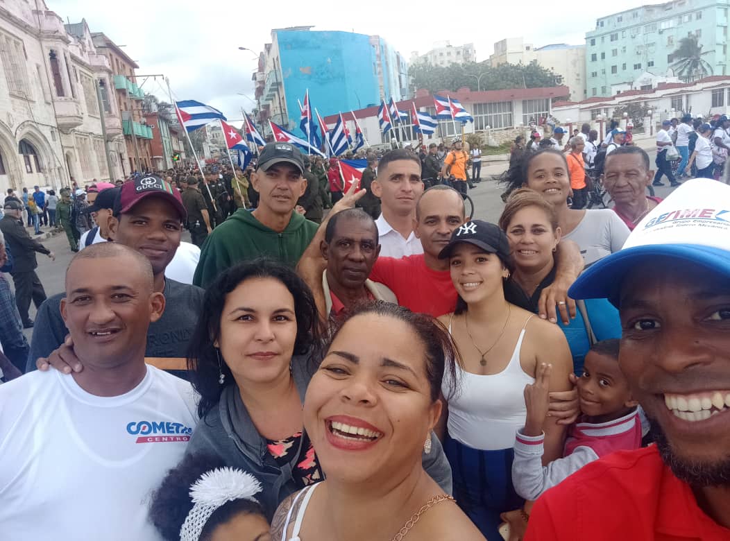 cometalcomunica's tweet photo. #Cometal
#MarchoXCuba https://t.co/rEW8YE8kKB
