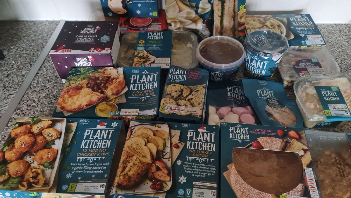 TheNudeYogi's tweet image. My annual courtesy of @marksandspencer 'bUt vEGaNisM iS tOo hARD' It's just picking up another box at the supermarket bro tweet. It's not difficult to choose to cook with kindness this holiday. #Veganism