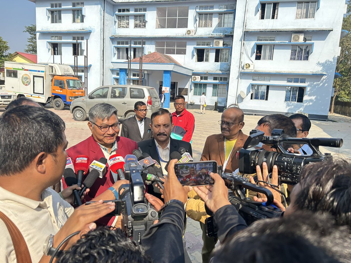 NTEP48152085145's tweet photo. ‘100 Days Intensified Campaign on TB’ -
Today Director Of Health Services, Assam inaugurated Ni- kshay Vahan in the District. In a meeting , DHS along with the Health Officials taken pledge to eradicate TB from the District. @TbDivision @AssamSto @dckokrajhar @nhm_assam https://t.co/IdRwhDfmbr