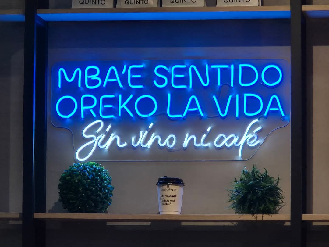 El guaraní funcional debe conquistar también este tipo de espacios modernos, de marketing, etc.