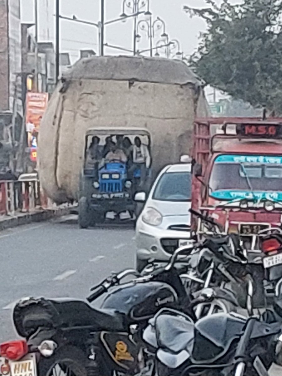 सड़क पर जाम की स्थिति पैदा करते , लोगों की जान माल से खेलते हुए ट्रेक्टर टराली व ट्रक। इन ट्रेक्टर टराली व ट्रक के बनावट पूरी तरह से अवैध। ऐसा करने वाले व्यापारी नही अपितु सरकार के व जनता के गुनाहगार है। इस तरह के वाहन मालिकों के खिलाफ कानूनी कार्रवाई करे <a href="/anilvijminister/">Anil Vij Ambala Cantt Haryana, India</a> <a href="/cmohry/">CMO Haryana</a>