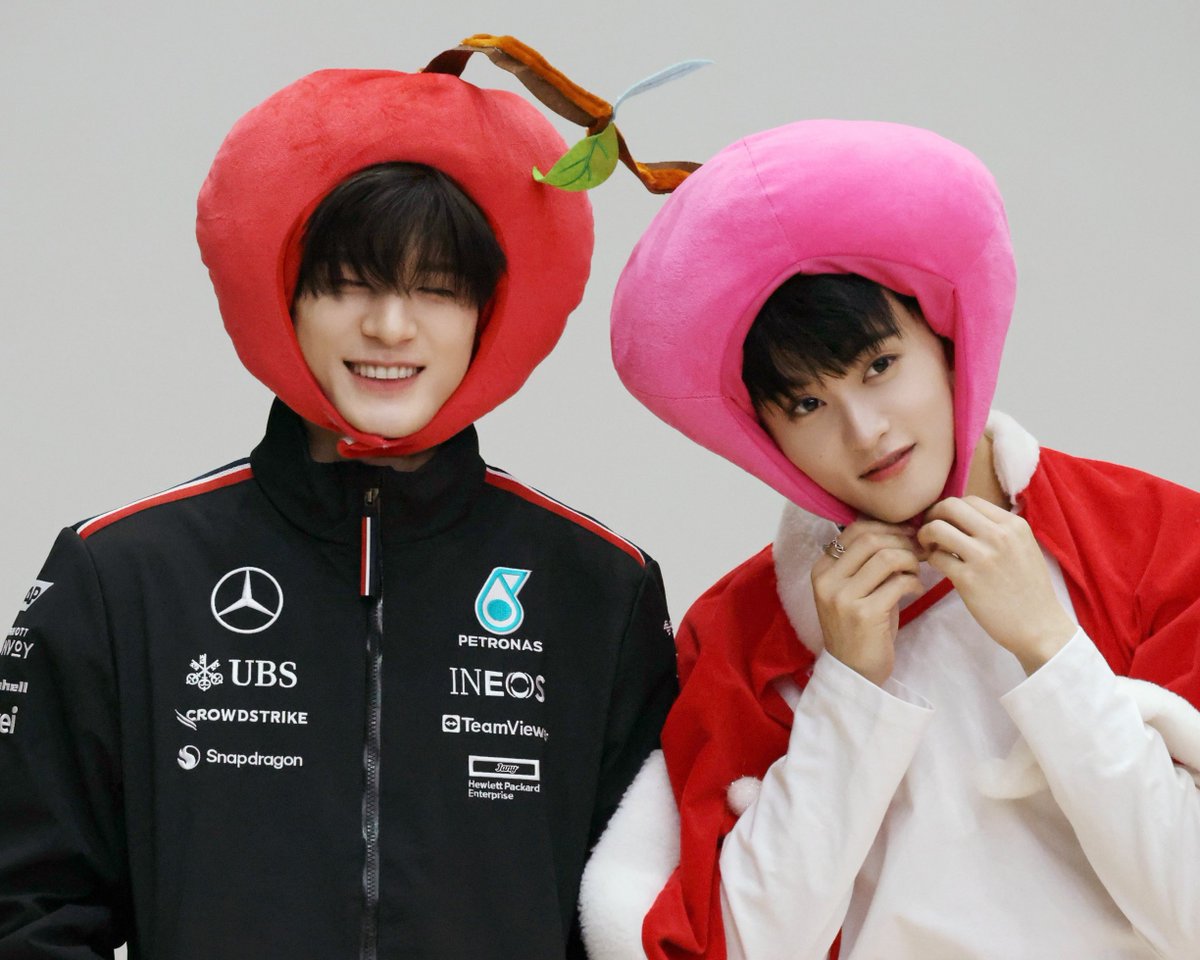 4jn23oo's tweet photo. 241221 #제노 #마크 🍒 https://t.co/772RacZkPO
