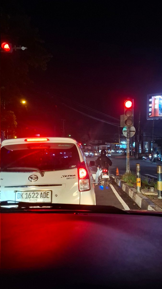 Kapok lewat perempatan teuku umar barat