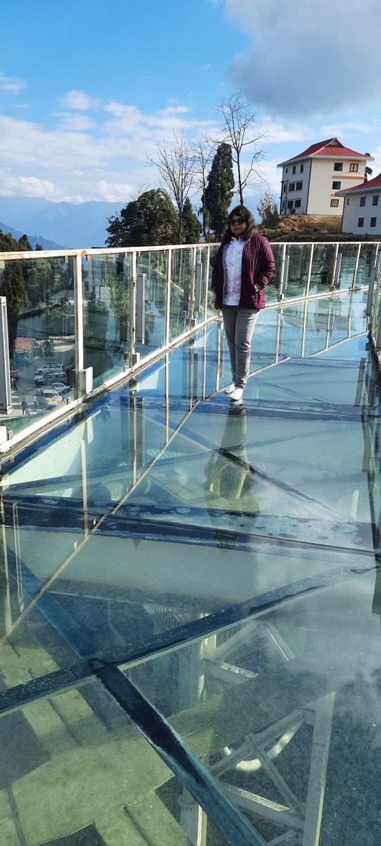 Monaguha2's tweet image. शीशे के शहर में पत्थर सा ज़िगर होना चाहिए
वो जब जब तोड़े तुम्हें दर्द उसे भी होना चाहिए ...  #mg  
#skywalk #pelling #sikkim
#When_hill_calls