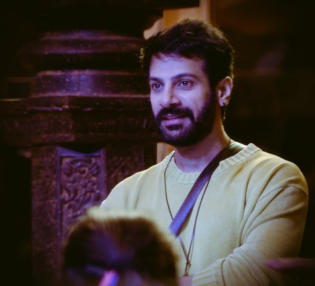 IamSinghaniya's tweet photo. Karan is setting a benchmark in BiggBoss18. His balanced approach, whether in tasks or conflicts, shows his maturity and intelligence. He proves that kindness and strategy can go hand in hand. Truly the best contestant of this show @KaranVeerMehra 
WE LOVE KARANVEER MEHRA https://t.co/Thr1iDPlIr