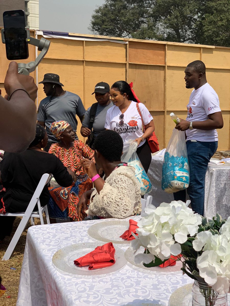 KobbyKyei_'s tweet photo. LIVE FROM ACCRA METROPOLITAN ASSEMBLY! 📍 

We're making a difference in the lives of young widows and single mothers with the #serwaaamiherefoundation.  Join us in celebrating the spirit of giving! 🎁 #SAFoundation #ChristmasEvent Cc @Serwaa_Amihere @mamiohmyhair https://t.co/CI4NZj3deK