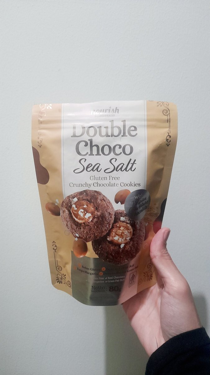 srhandj's tweet photo. Choco lovers wajib tau cemilan sehat yang satu ini sih. 

Cookies ini terbuat dari coklat asli, butter grass fed, bebas gluten, insyaAllah Halal.

Rasanya enak bgt pol bikin nagih🤏😭 https://t.co/lozU08v5YL