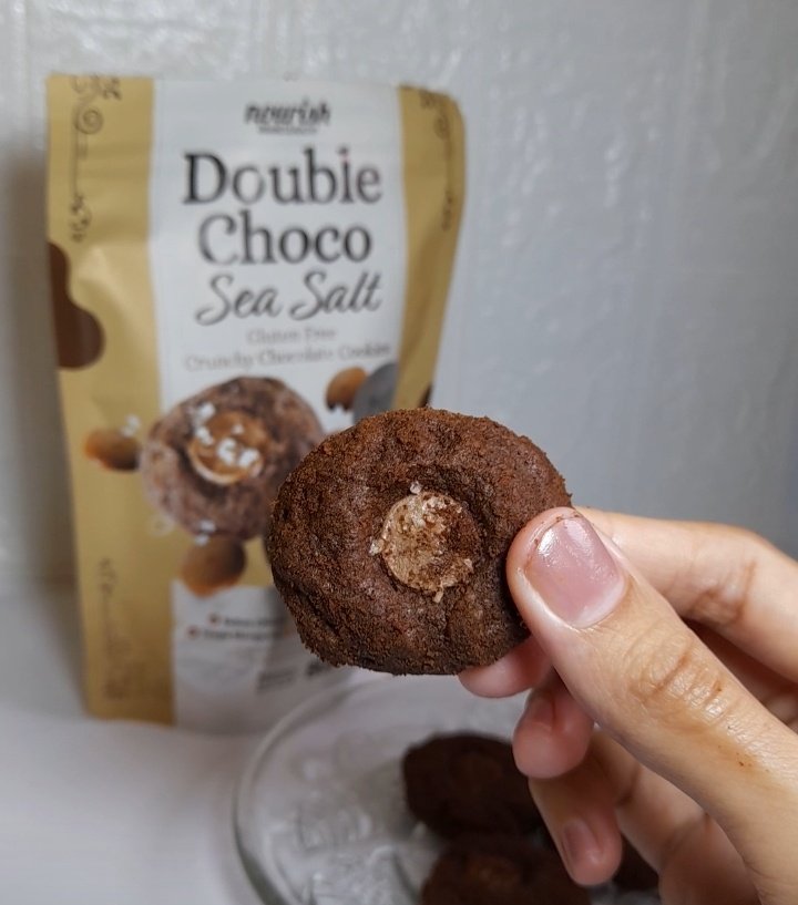 srhandj's tweet photo. Choco lovers wajib tau cemilan sehat yang satu ini sih. 

Cookies ini terbuat dari coklat asli, butter grass fed, bebas gluten, insyaAllah Halal.

Rasanya enak bgt pol bikin nagih🤏😭 https://t.co/lozU08v5YL
