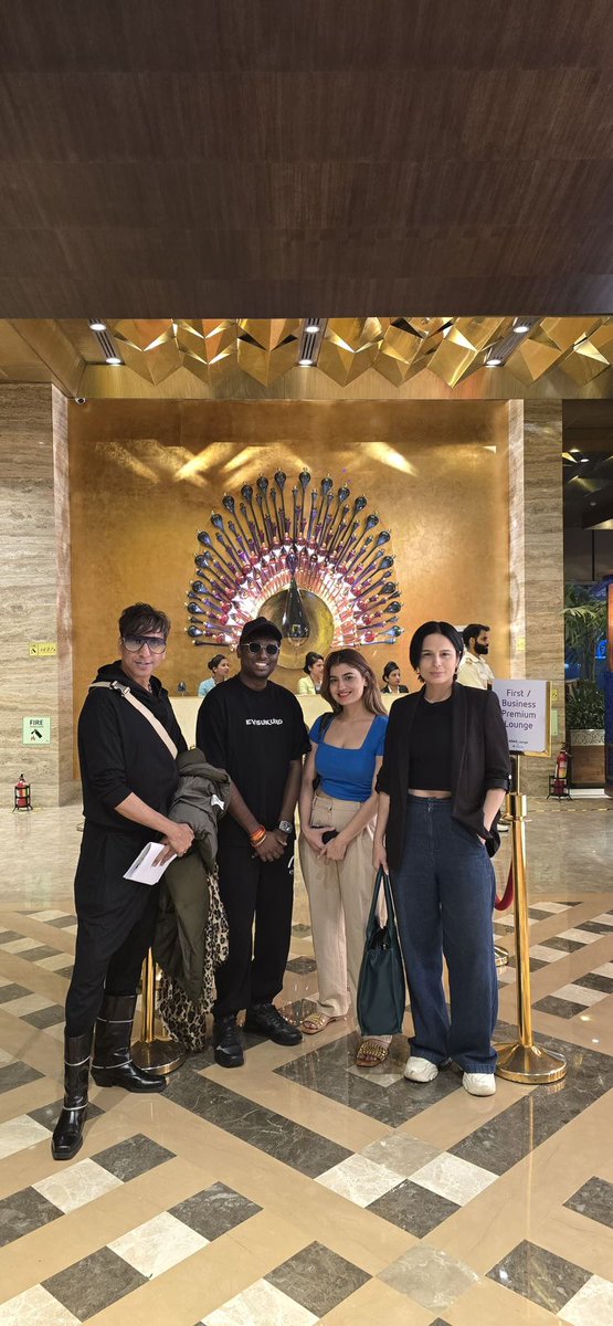 Actor Subuhii Joshii meets Baby John Director Atlee Kumar😍

<a href="/Subuhiijoshii/">Subuhii joshii</a> 

#subuhi #subuhijoshi #atlee #babyjohn #varundhawan #varun