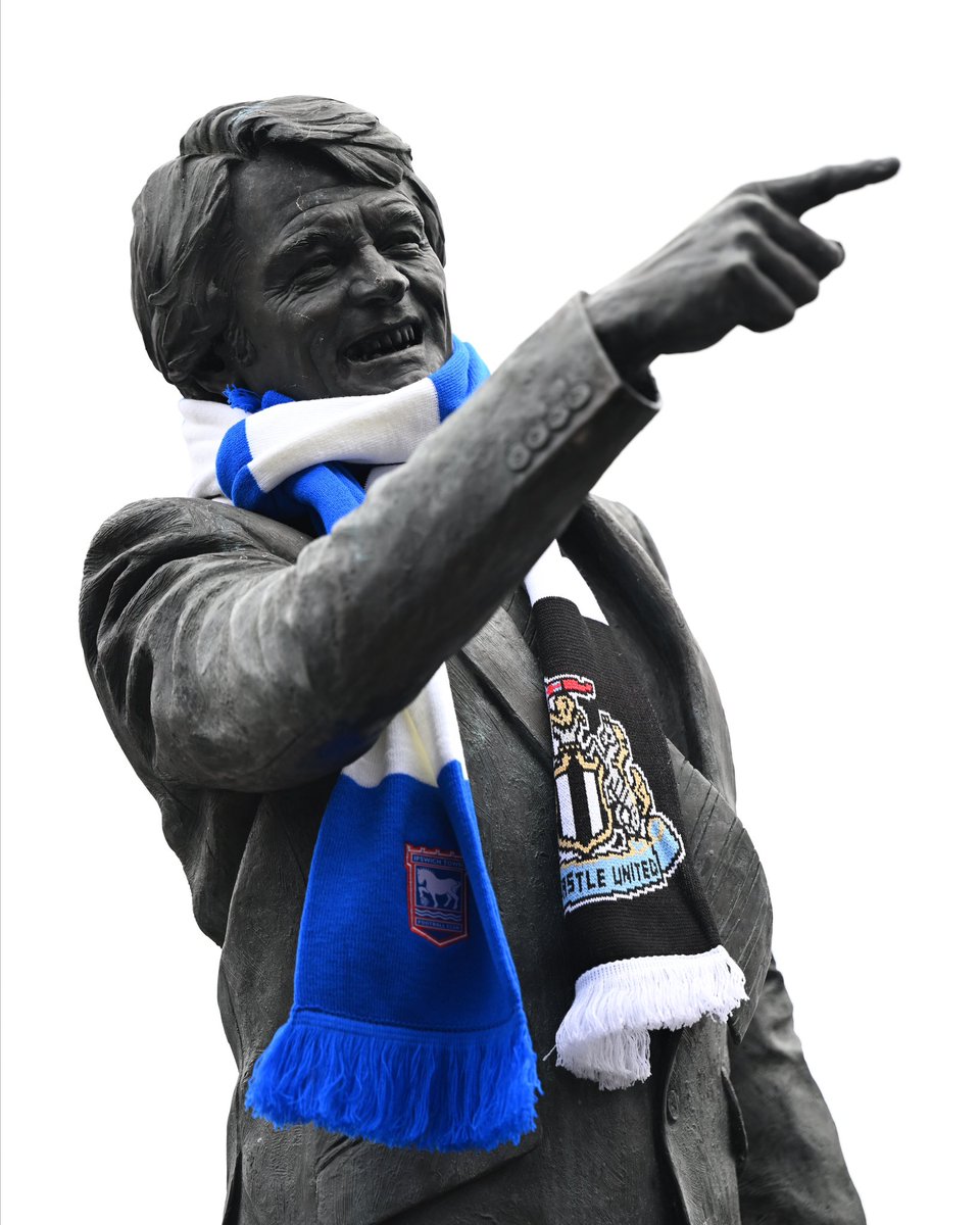 NUFC's tweet photo. Sir Bobby. 🖤🤍💙🤍 https://t.co/X5obL0clpb