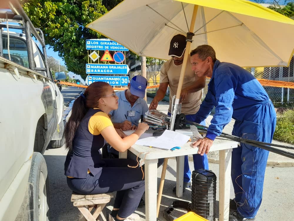 #RedAccesoGT# continúan los trabajos de inversiones en #MiGuantanamo#, ampliación de las redes, calidad en la conectividad de los servicios..
#EtecsaTeAcompaña