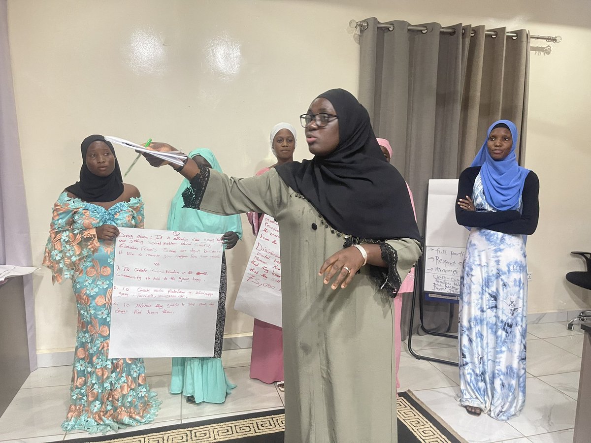 YoMIL_Gambia's tweet photo. Our URR participants brainstorming and sharing ideas on how to debunk gender related Misinformations within their communities. #yomil #empoempowering en wering https://t.co/BWPX059Snc