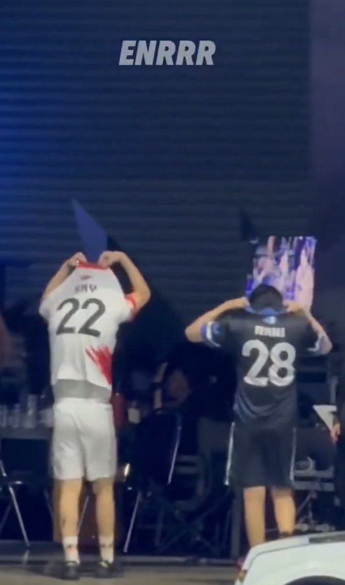 cxrcinuse's tweet photo. bang😭👆🏻yang homo aja kagak tukeran jersey tukeran keringet bang😭👆🏻👆🏻👆🏻👆🏻👆🏻

SKY-NANI STARLYMPICS 2024
#GMMTVStarlympics2024
#skynani https://t.co/Jn1LlBBcbJ