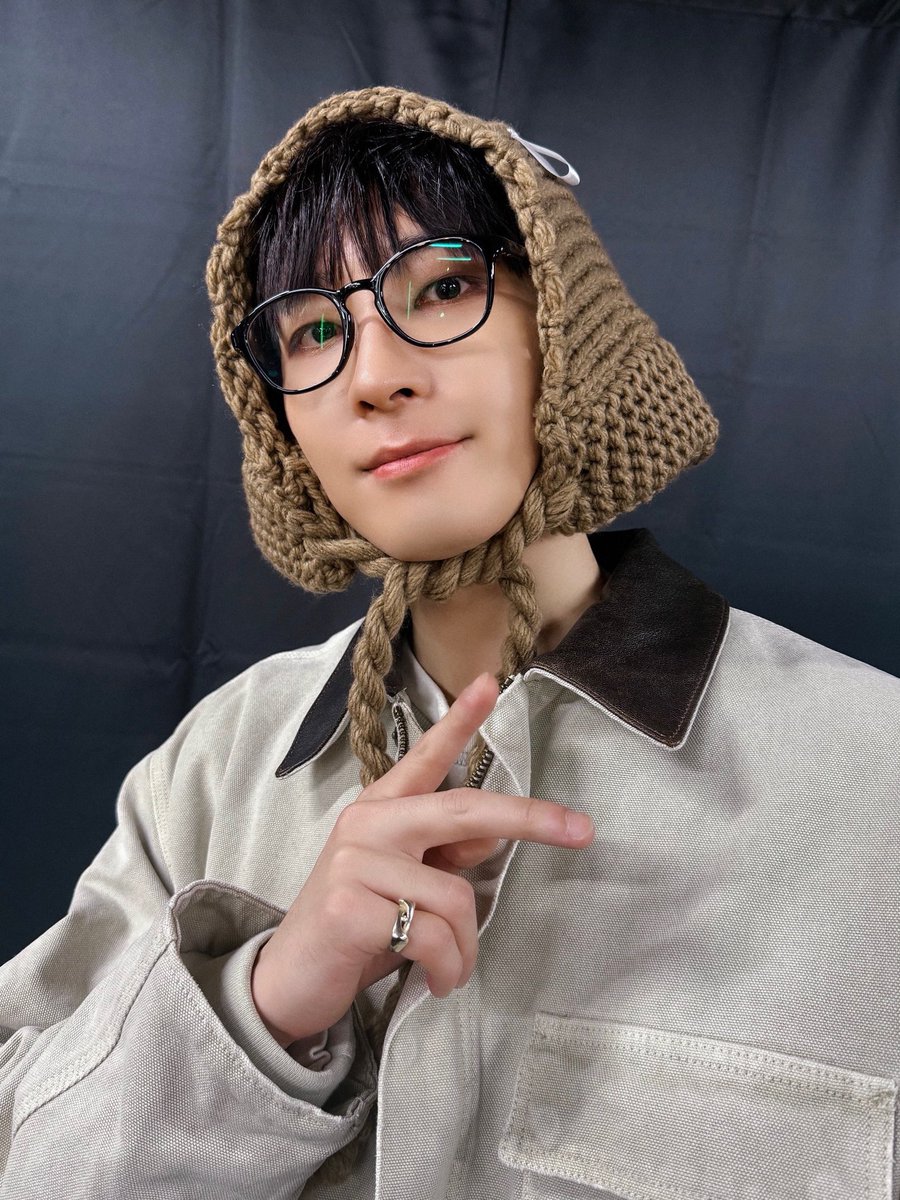 we got mingyu and wonwoo photo updates tonight 🖤