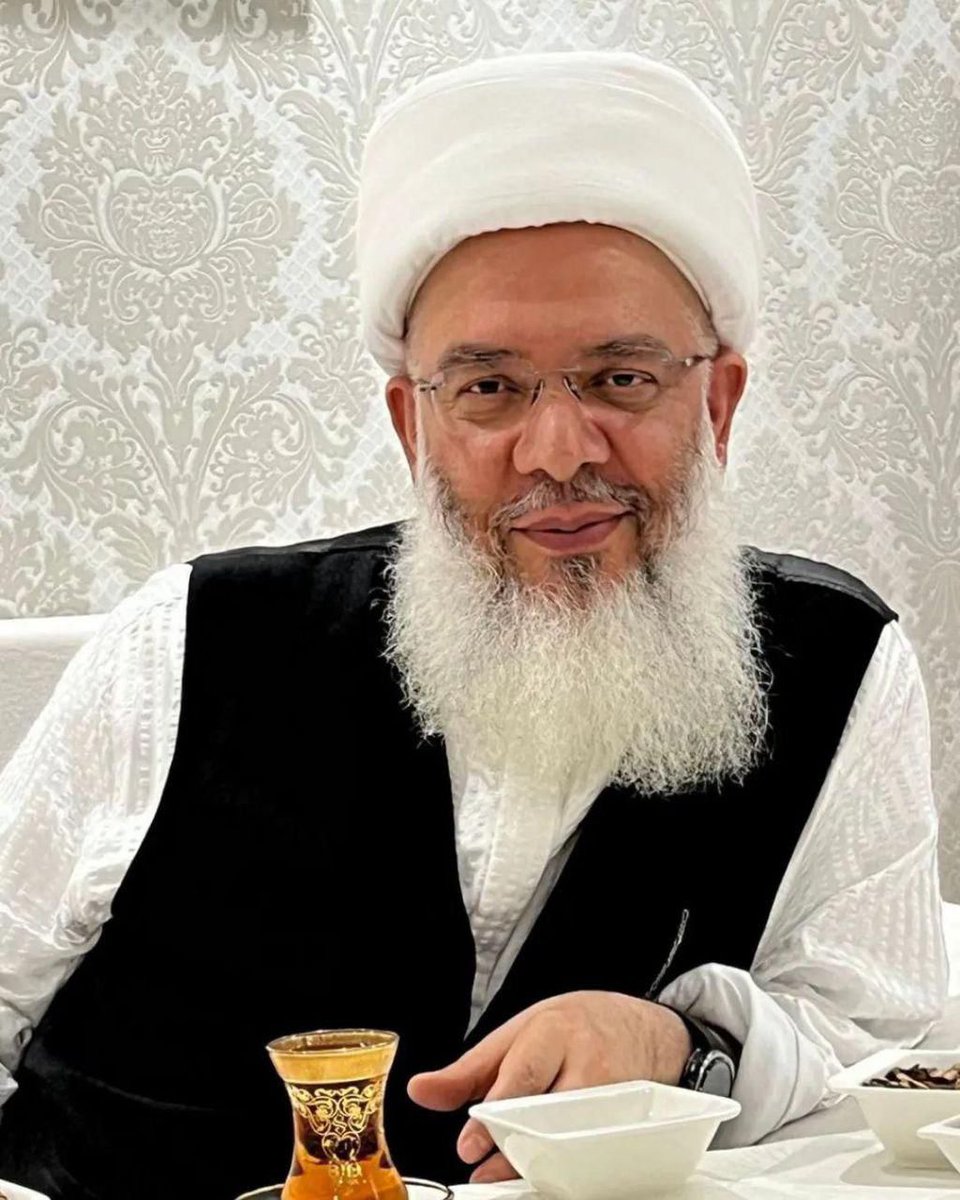 Bir bakış bir bakışa neler neler anlatır
Bir bakış bir bakışı senelerce ağlatır...