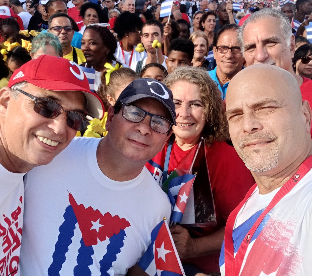 Una marcha patriótica, entusiasta e inolvidable por #Cuba y contra el bloqueo.
#LosCinco
#TumbaElBloqueo
#MarchoPorCuba