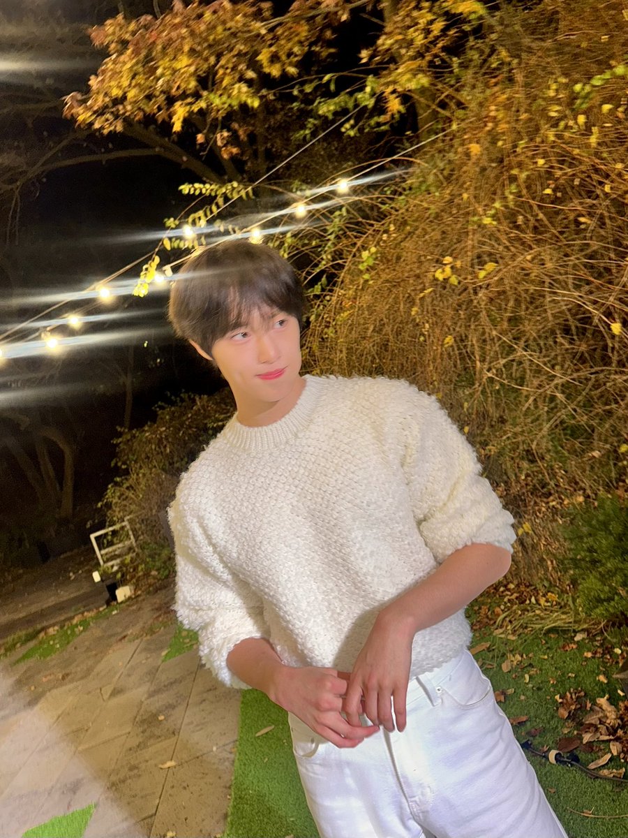CIX_twt's tweet photo. 일년의 마지막 밤이 다가오고 있다!🥹😊

#CIX #씨아이엑스 #현석 #윤현석 #서기 #막내 #FIX #픽스 #픽스내거 https://t.co/BXX7lnv2oC