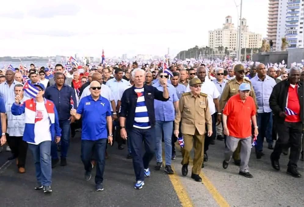 DrRobertoMOjeda's tweet photo. La marcha de medio millón de personas en La Habana y las actividades  de diversa índole realizadas en el resto de los territorios fueron una muestra contundente del reclamo del pueblo de #Cuba: ¡#TumbaElBloqueo y sácanos de la lista! https://t.co/ZGgUr3vG0R