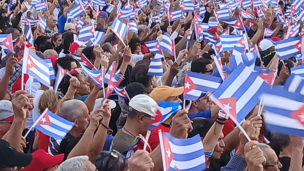 DrRobertoMOjeda's tweet photo. La marcha de medio millón de personas en La Habana y las actividades  de diversa índole realizadas en el resto de los territorios fueron una muestra contundente del reclamo del pueblo de #Cuba: ¡#TumbaElBloqueo y sácanos de la lista! https://t.co/ZGgUr3vG0R