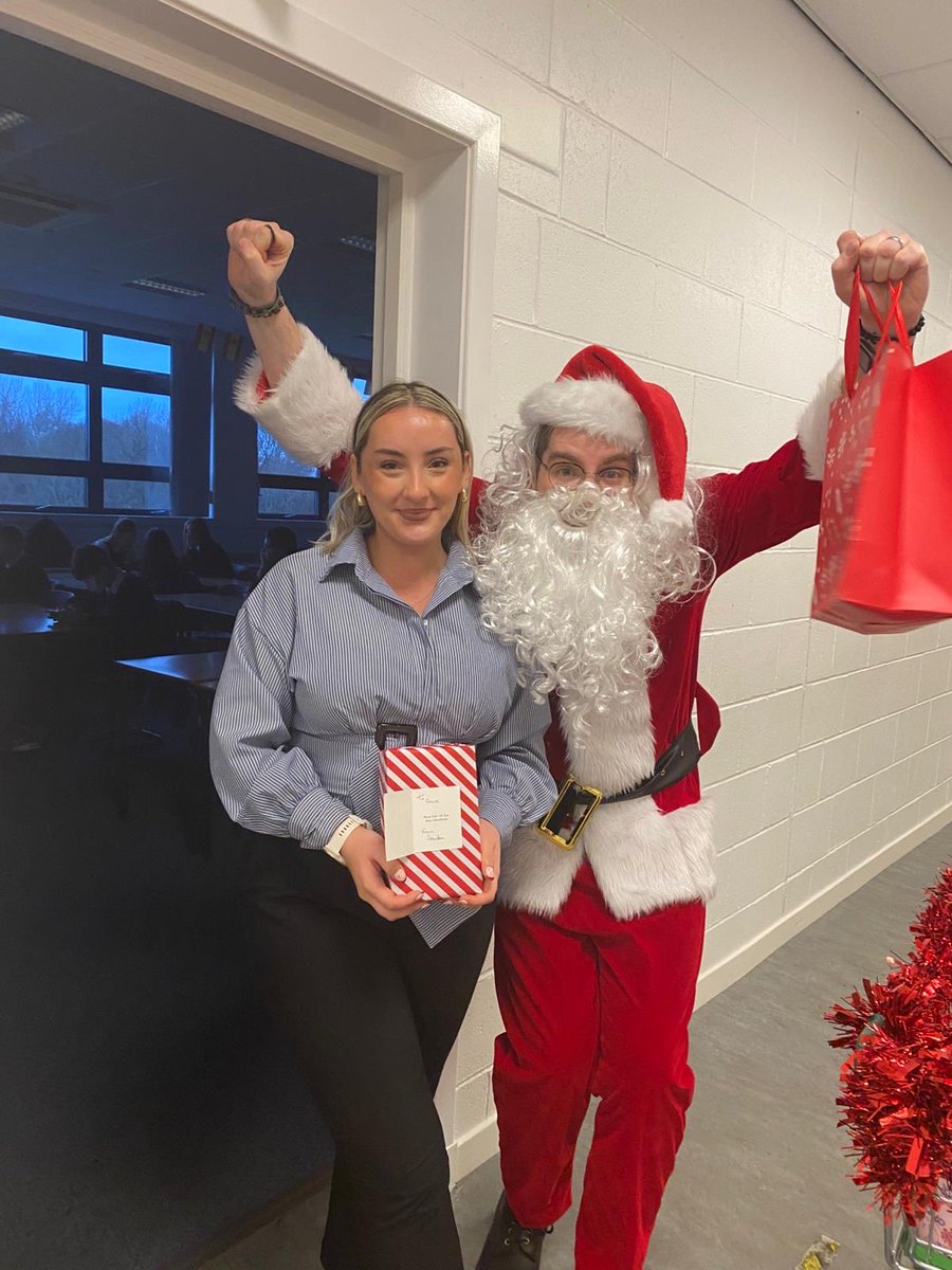 Thank you to Santa for delivering books to Holy Cross staff! Happy reading over the holidays everyone!🧑‍🎄🎄📚