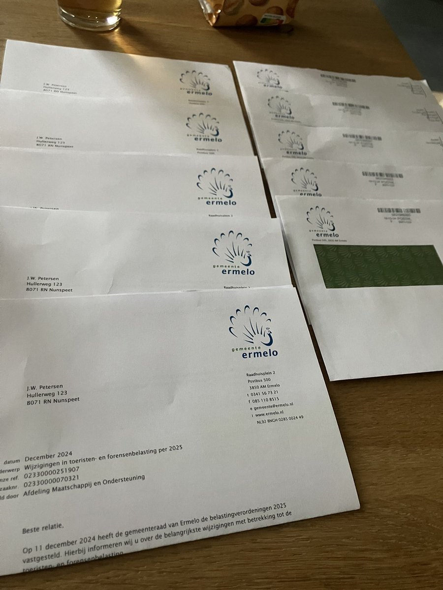 5x de zelfde brief om te vertellen dat de #forensenbelasting omhoog gaat ik snap dat er zo onnodige kosten gemaakt worden <a href="/GemeenteErmelo/">Gemeente Ermelo</a> die zelfde belasting die ik al onnodig hoog vindt maar dat is weer wat anders