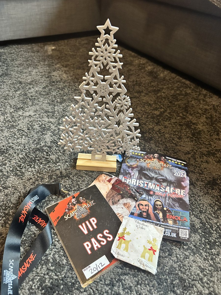 Well Last nights trip to <a href="/ScareMazeUK/">WalsallScareMaze</a> was so much fun, the maze was incredible with a fantastic storyline + Enola was something else

Special Shout out to Filthy🎅who popped my 🙏 deep in his bulging sack, even got a 🎁 to pop under my 🎄so i have something to open on xmas Day♥️