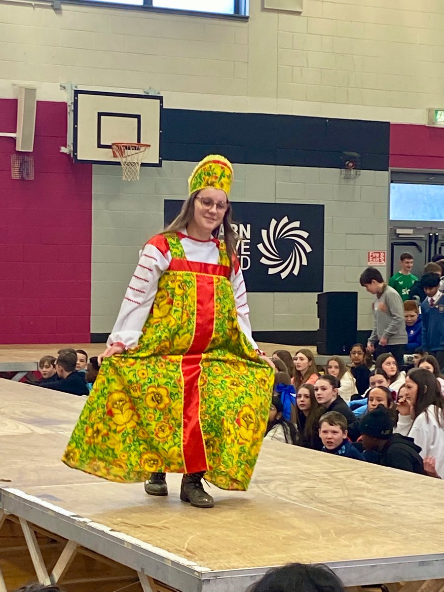 cpsetanta's tweet image. Some more pictures from our Multicultural Fashion show. We had 2 surprise visitors spare some time for us during their busy season to join in the fun! #multiculturalfashionshow #multiculturalweek #diversity #bròd #santa #mrsclaus 🎅🏻🧑‍🎄