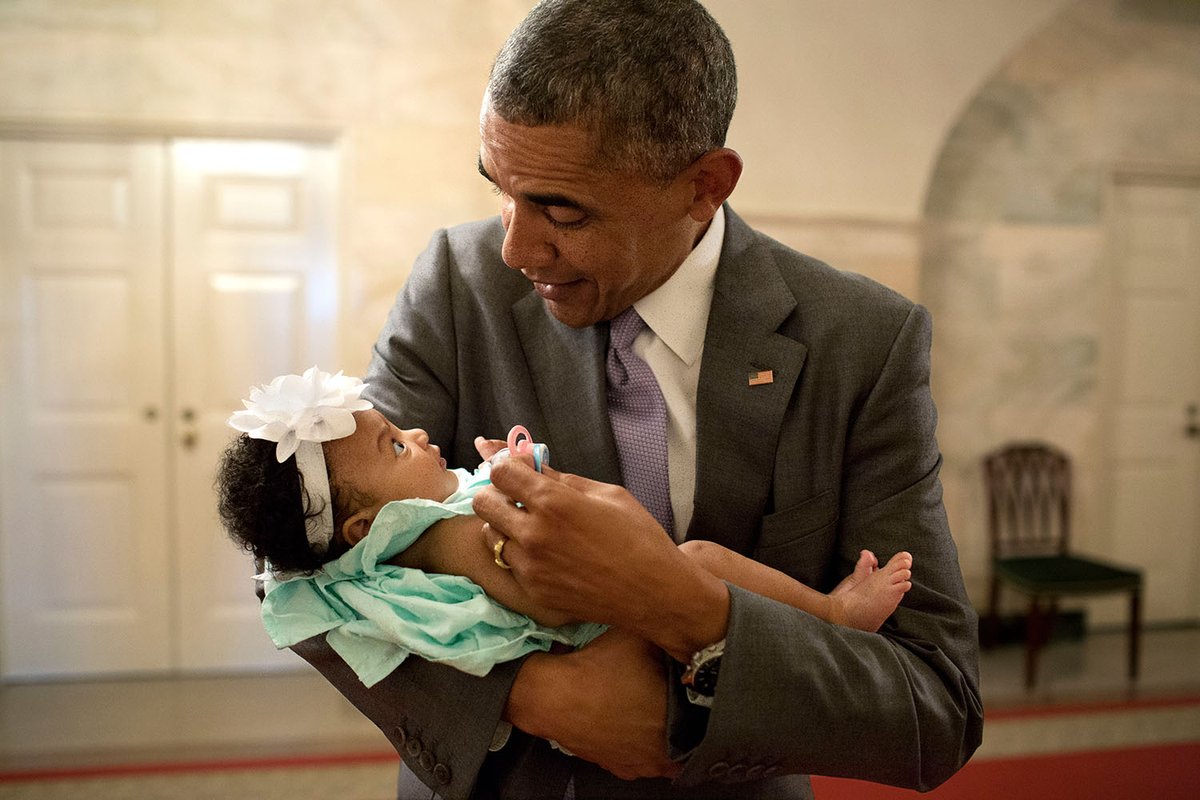 "N'importe quel imbécile peut avoir un enfant. Cela ne fait pas de vous un père. C'est le courage d'élever un enfant qui fait de vous un père."
-Barack Obama-