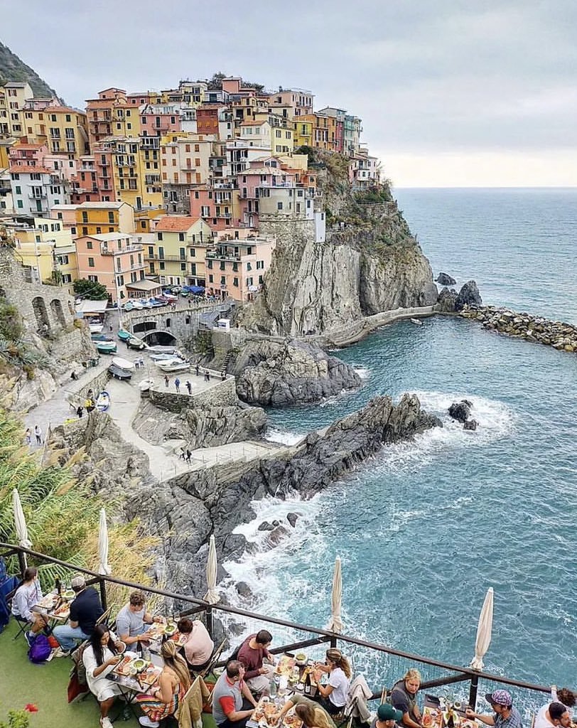 5. Manarola

A Cinque Terre gem, famous for its pastel buildings cascading towards the Ligurian Sea.
