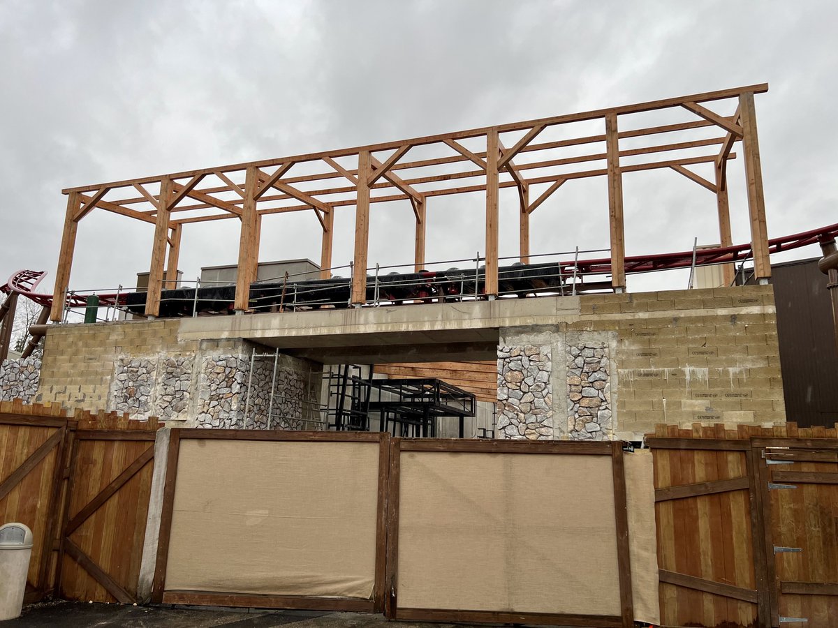 Le circuit de Cétautomatix, la nouveauté 2025 du <a href="/ParcAsterix/">Parc Astérix</a>, semble complété. Ça promet de tournoyer comme il se doit ! 🎢