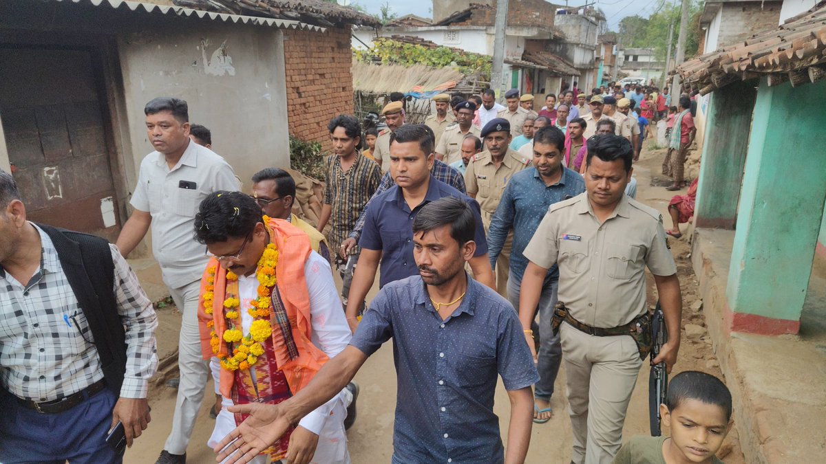 MahalingMukesh's tweet photo. ଲୋଇସିଂହା ବ୍ଲକ ତାଲଯୁରି ଠାରେ ଜନସାଧାରଣଙ୍କ ଠାରୁ ମିଳିଥିବା ଭବ୍ୟ ସ୍ୱାଗତ ସମ୍ବର୍ଦ୍ଧନା ପାଇଁ ସମସ୍ତଙ୍କୁ ମୋର ଆନ୍ତରିକ ଧନ୍ୟବାଦ। https://t.co/vzUgexe74m