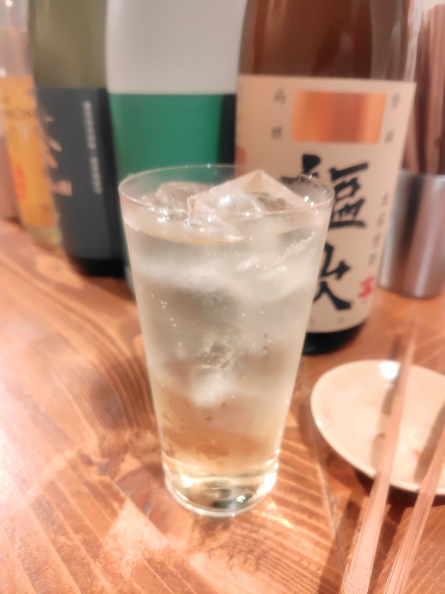 AnimalHamaTiger's tweet photo. #守口食べ飲み歩き
#3軒目
#立ち呑みスタンドヨッコイショ守口店 
#知り合いがよく投稿upしてて気になってた
#女性店員さんばかり 
#そーいうことか
#店長さんに彼のアイコン見せたらすぐわかってた
#さすが常連 https://t.co/23Uz7pvWuV
