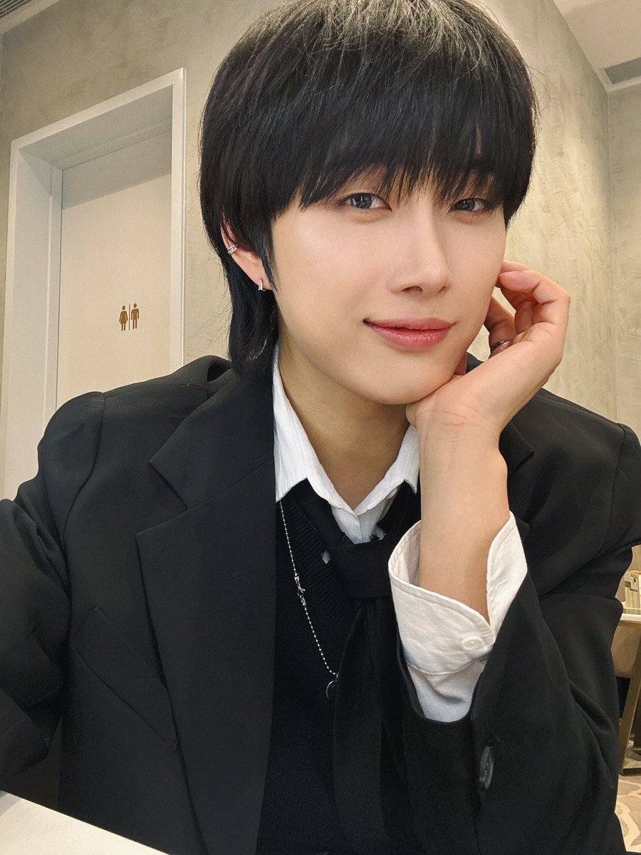 OmegaX_members's tweet photo. [#OX]

잼썼어 마카오🫶

#OMEGA_X #오메가엑스 
#재한 #JAEHAN https://t.co/axRuI3172z