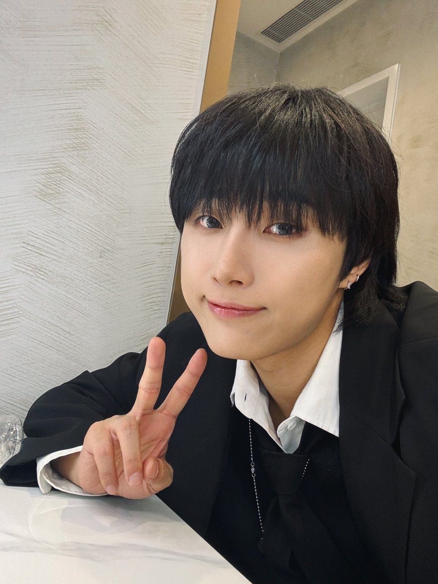 OmegaX_members's tweet photo. [#OX]

잼썼어 마카오🫶

#OMEGA_X #오메가엑스 
#재한 #JAEHAN https://t.co/axRuI3172z